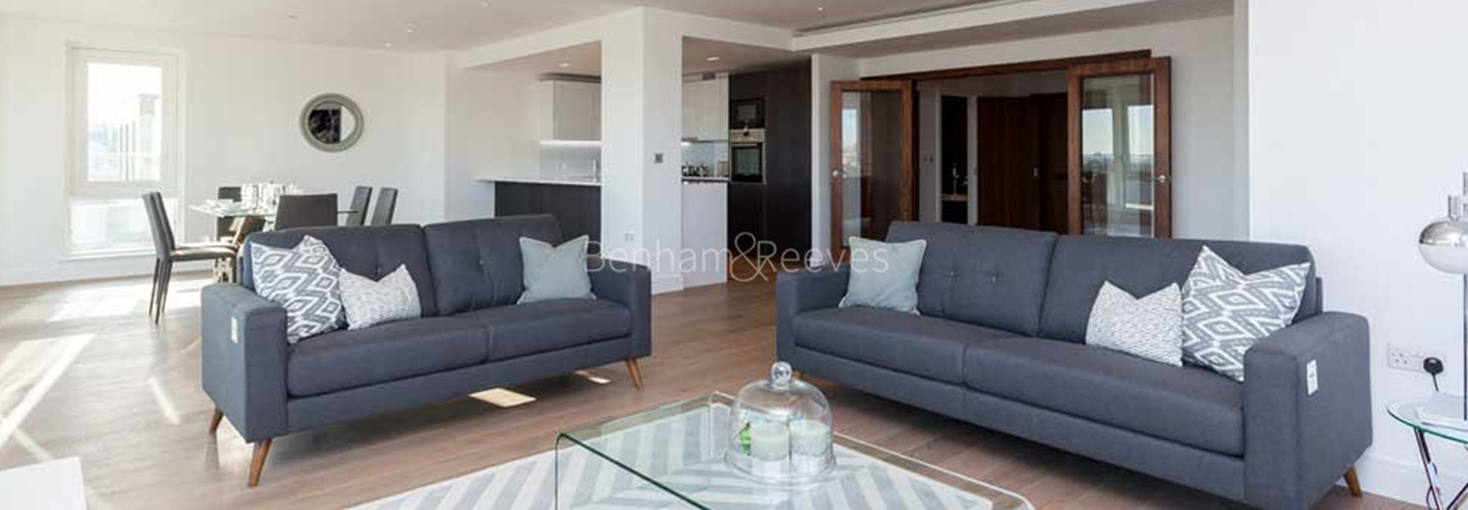 Dickens Yard livingroom - 6