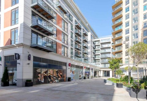 ディッケンズ・ヤード（Dickens Yard）